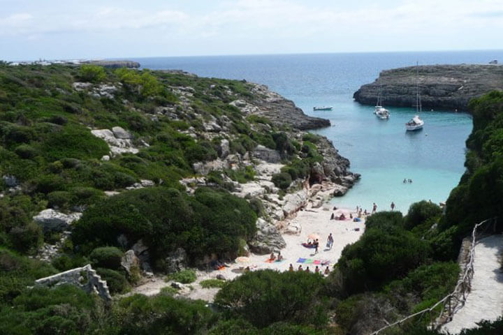 pescaturismomenorca.com excursiones en barco a Cala Binidali Menorca
